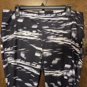Tek Gear Black & White Patterned Leggings NWT